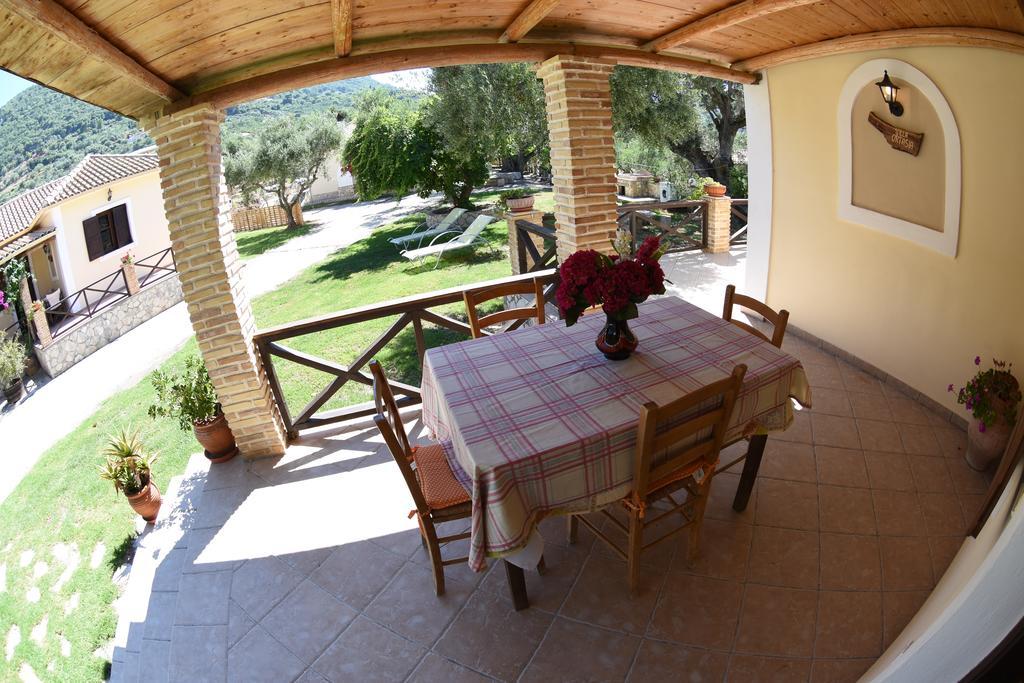 Yannis' Village Keri Exterior photo