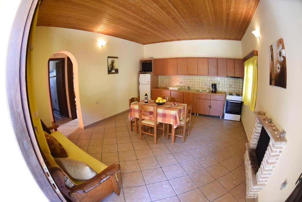 Yannis' Village Keri Exterior photo
