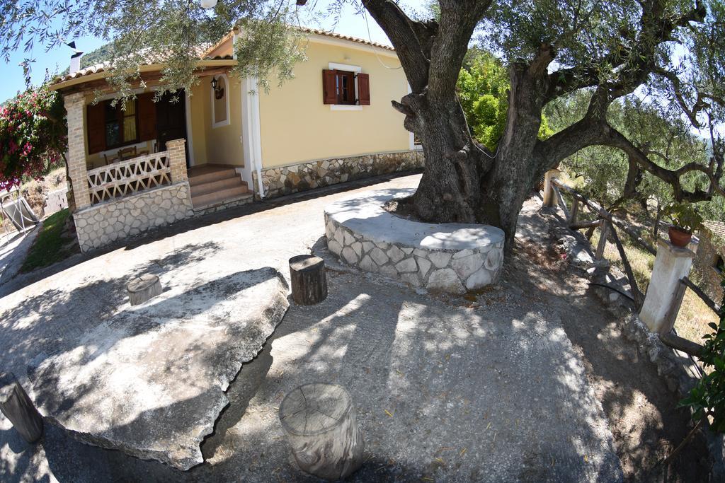 Yannis' Village Keri Exterior photo
